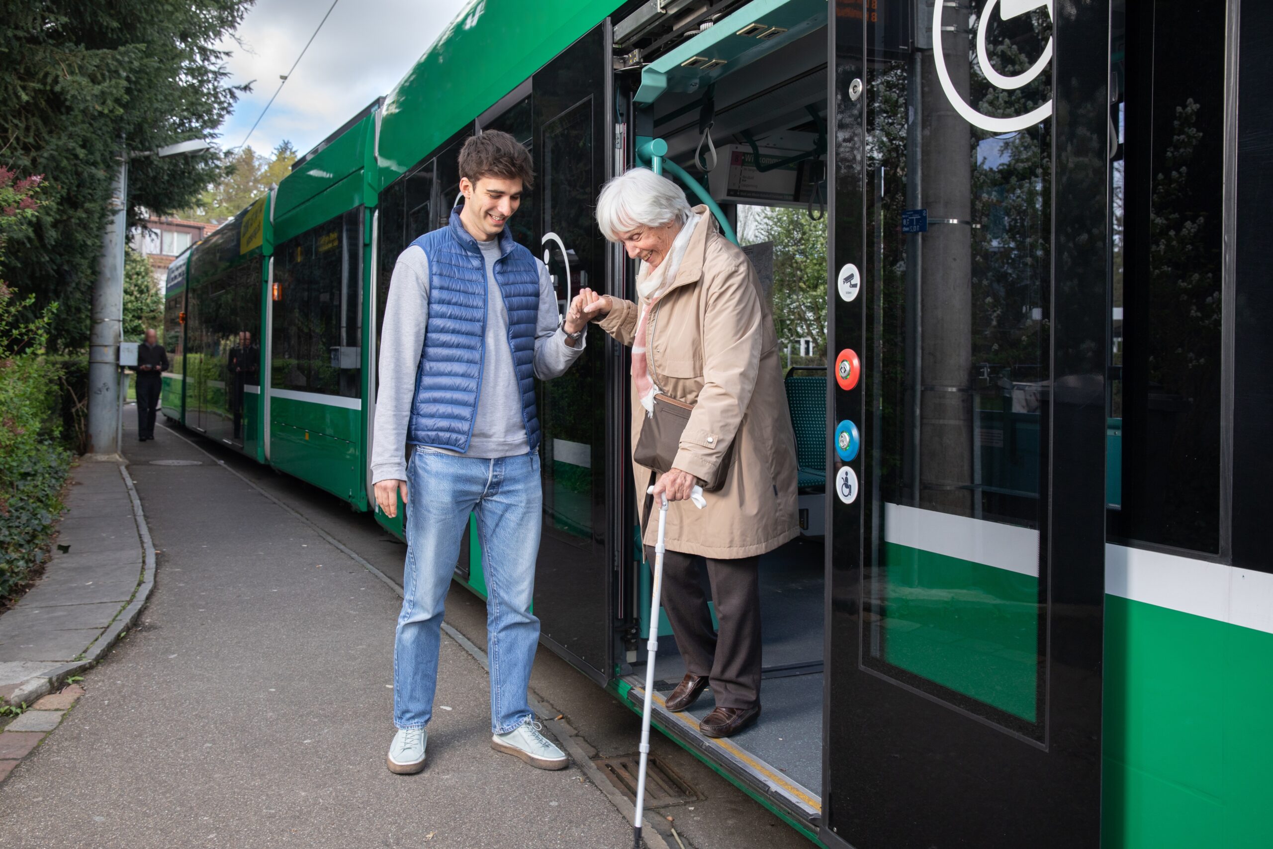Tram-dem_Aussteigen_Basel_Tram-Kopie.jpg